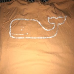 Vineyard vines t shirt